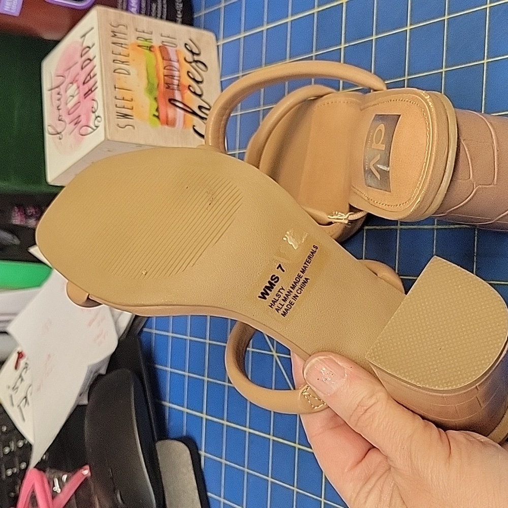 DV Dolce Vita Women's Nude Heeled Halsty strappy block heel Sandals Size 7 New - Picture 4 of 9